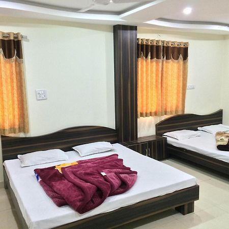 Hotel Vrandavan Palace Near Mahakal Temple Уджайн Екстериор снимка