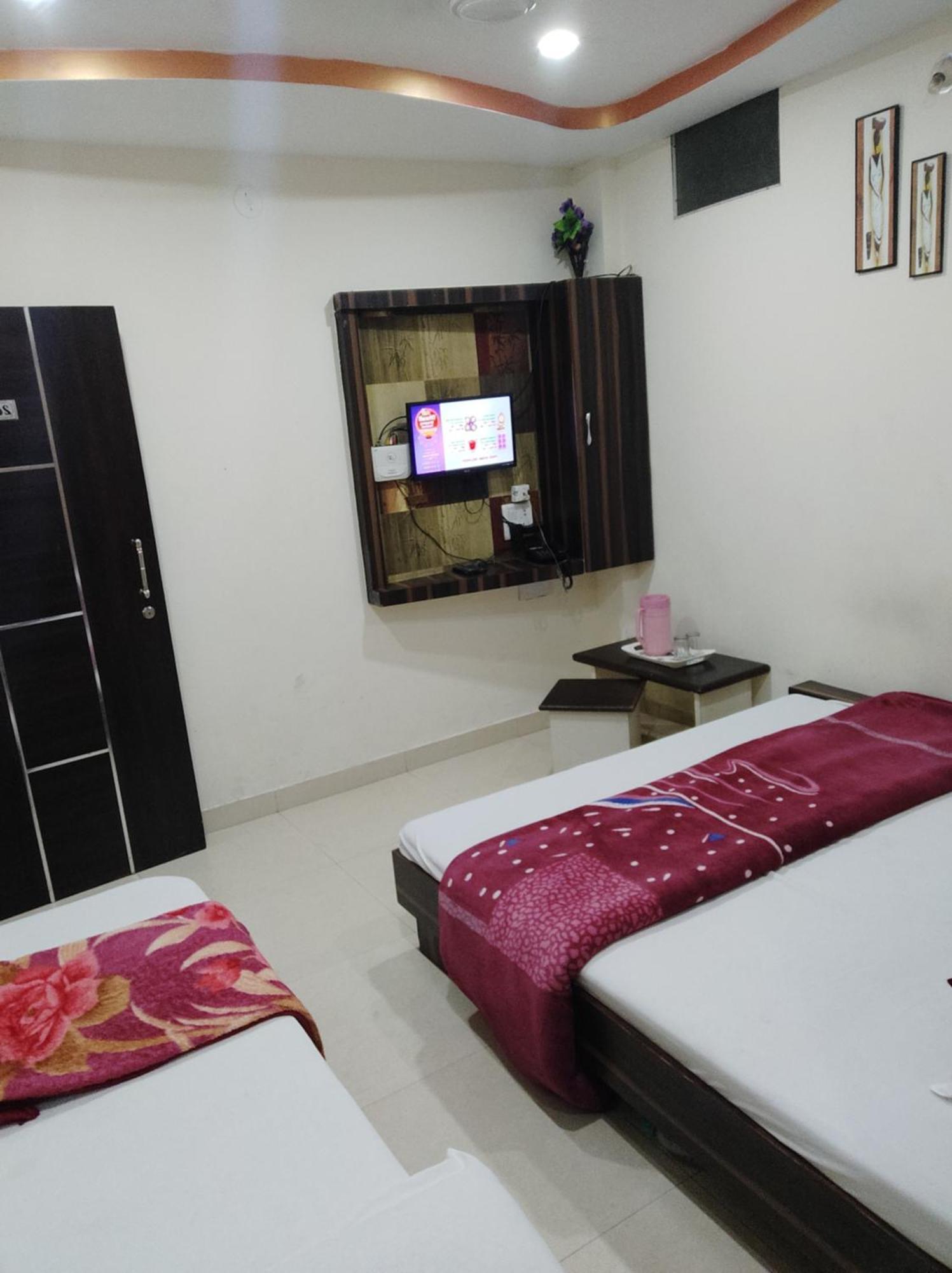 Hotel Vrandavan Palace Near Mahakal Temple Уджайн Екстериор снимка