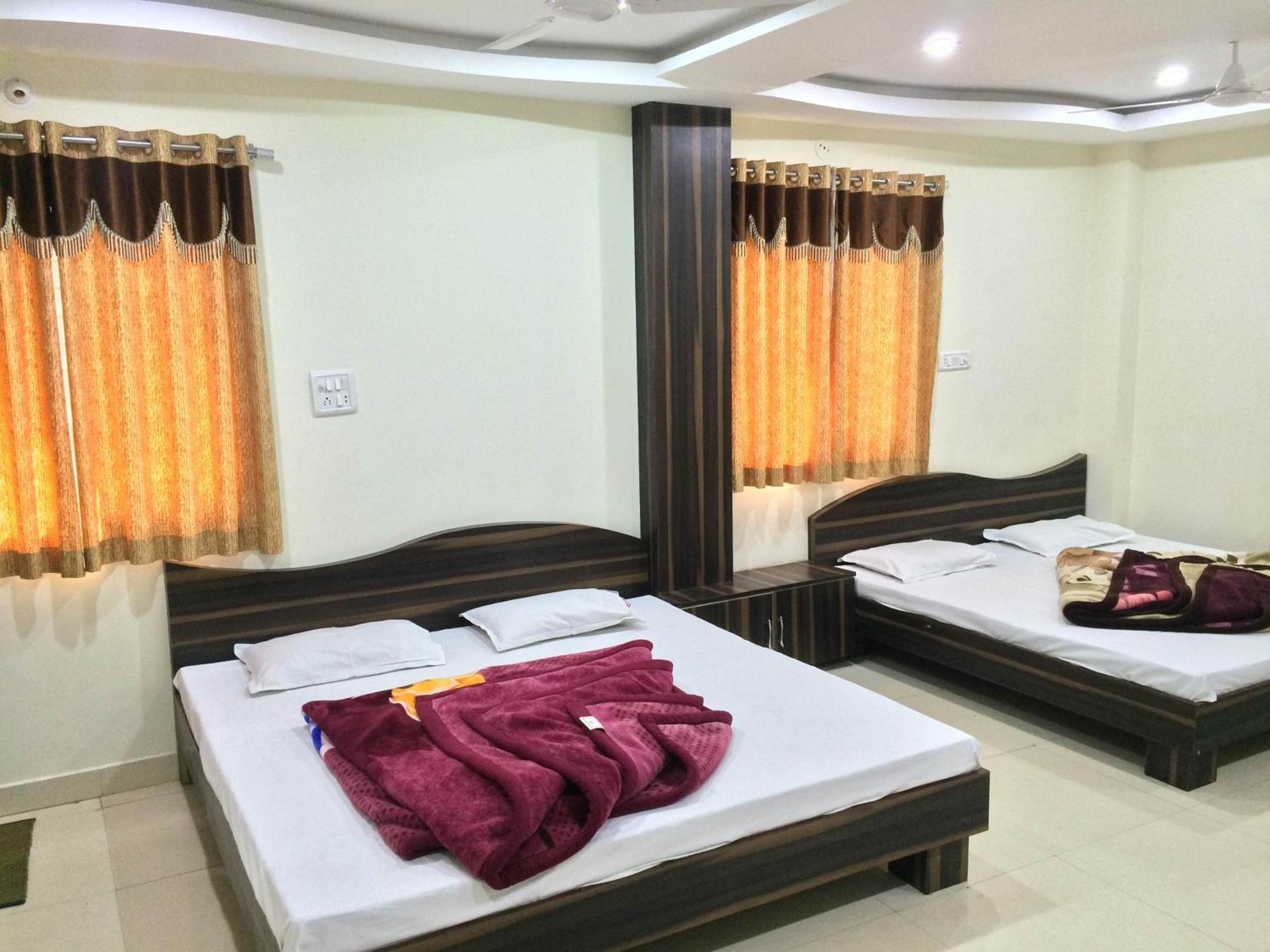 Hotel Vrandavan Palace Near Mahakal Temple Уджайн Екстериор снимка