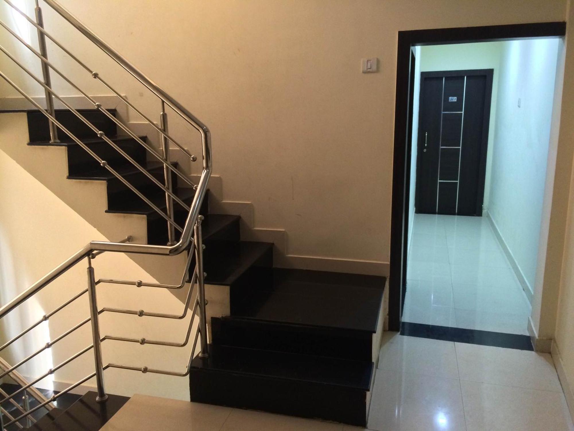 Hotel Vrandavan Palace Near Mahakal Temple Уджайн Екстериор снимка