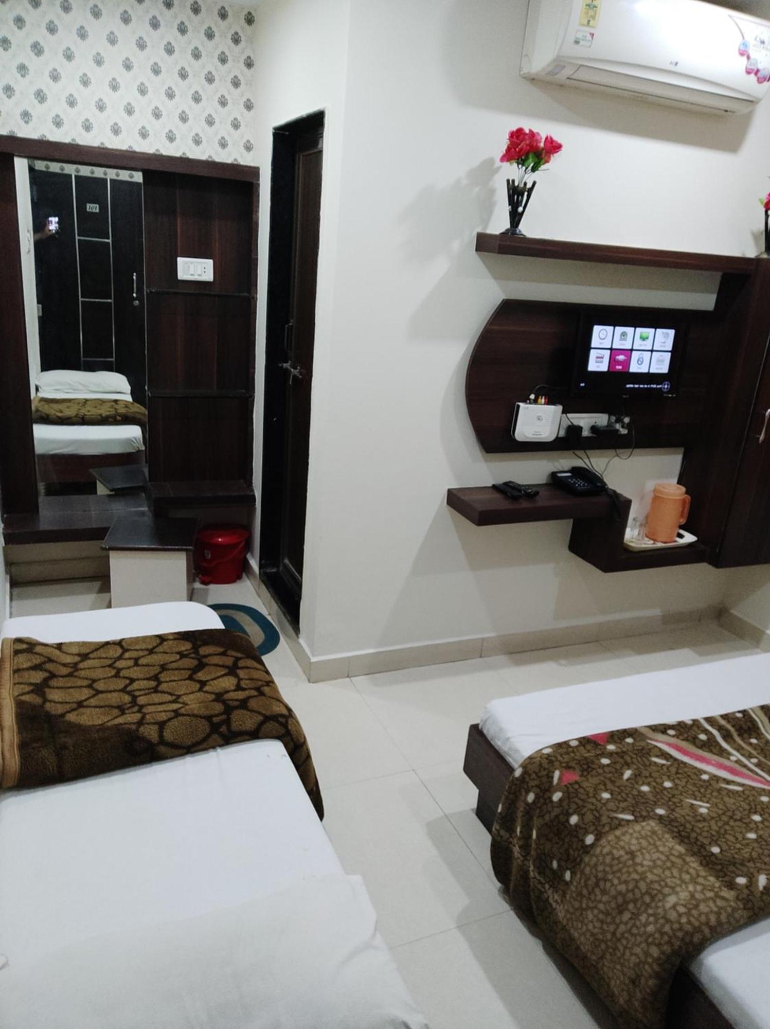 Hotel Vrandavan Palace Near Mahakal Temple Уджайн Екстериор снимка