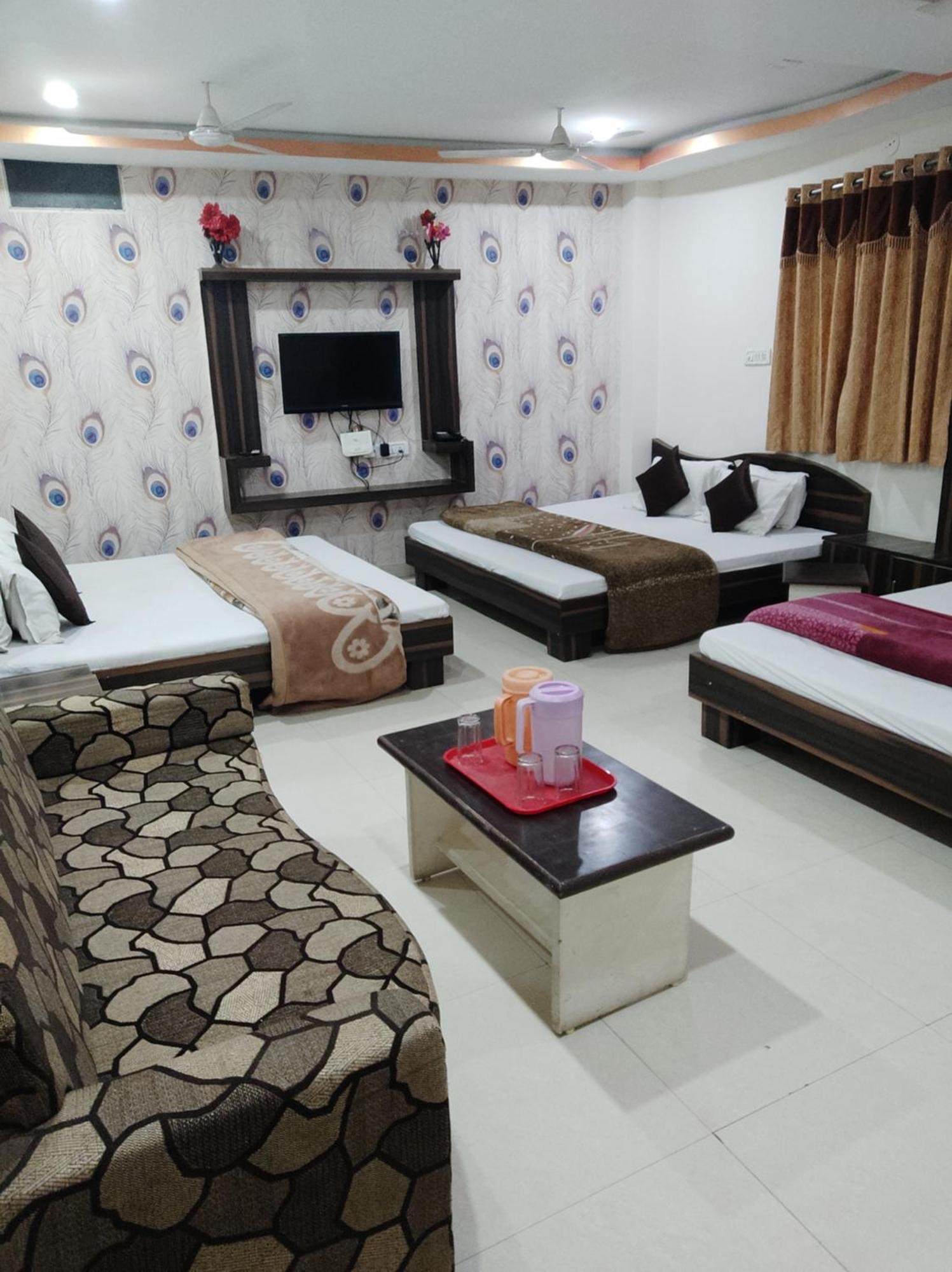 Hotel Vrandavan Palace Near Mahakal Temple Уджайн Екстериор снимка