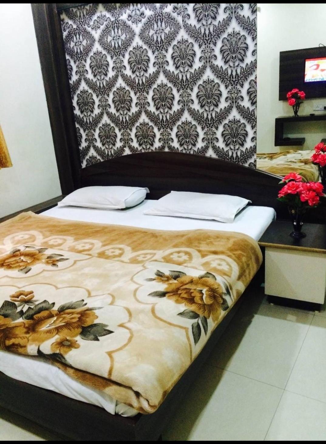 Hotel Vrandavan Palace Near Mahakal Temple Уджайн Екстериор снимка